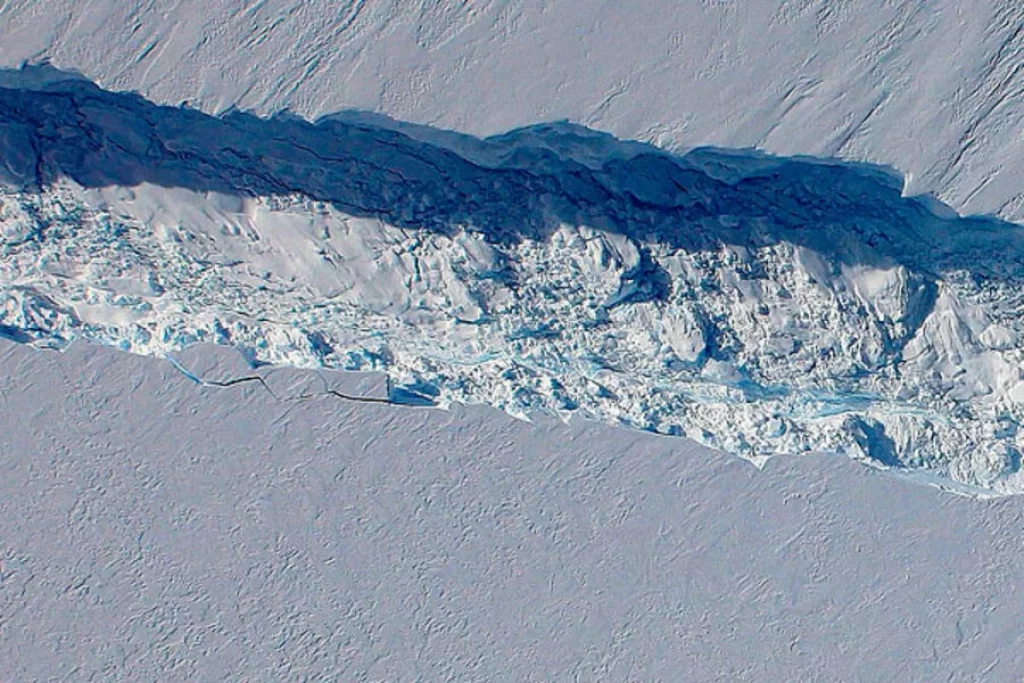 Ghețar în Antarctica cel mai sudic continent