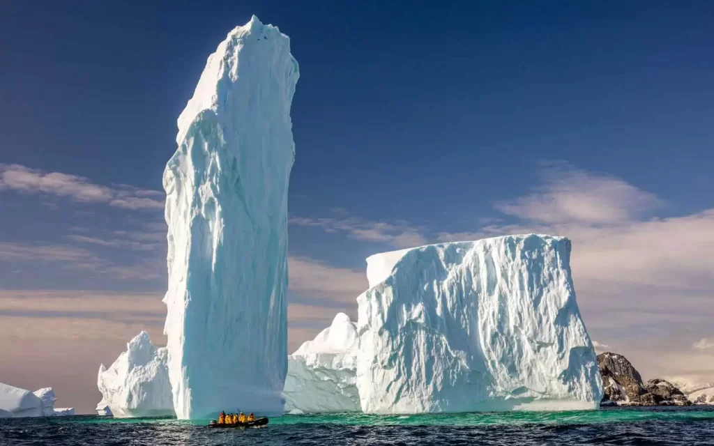Monolit de geață. Curiozități surprinzătoare despre Antarctica