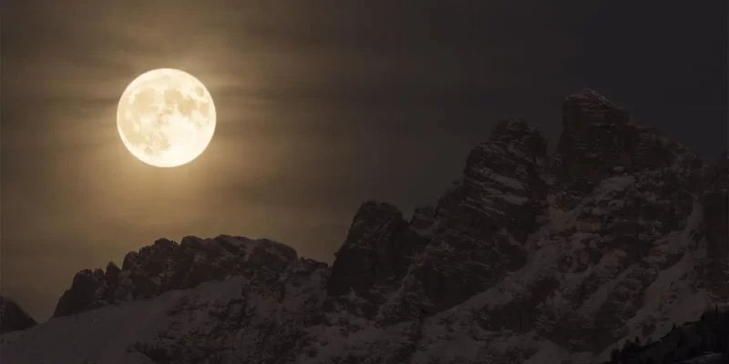 Top 10 curiozități despre Lună – fascinante dar adevărate